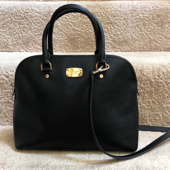 Michael Kors Handbags - Micheal Kors Medium Cindy Bag (black)